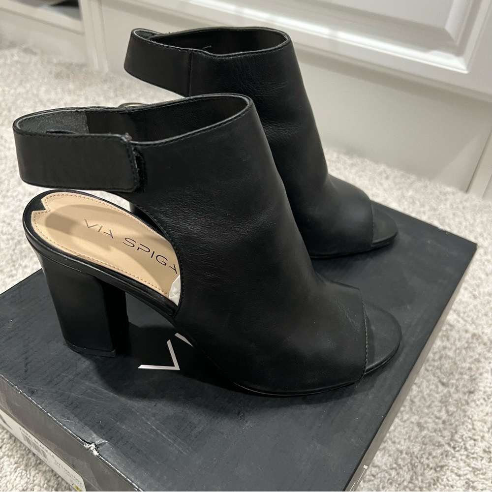 {Via Spiga} Fiera, Black Leather Open Toe Sandals - Size 7